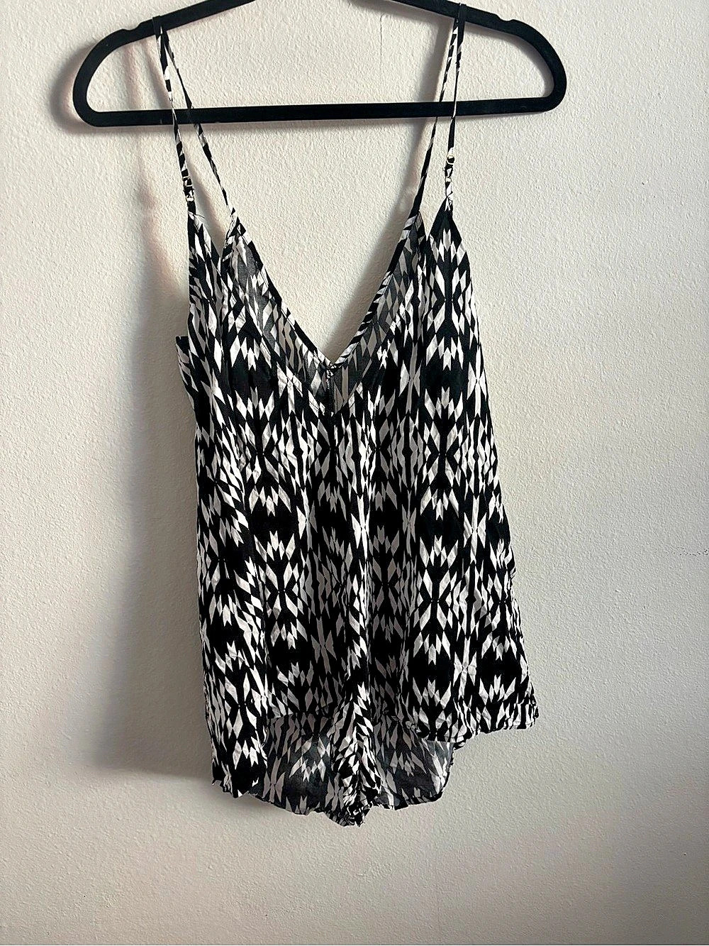 Victoria's Secret Geometric Cami in Black & White Medium Like New